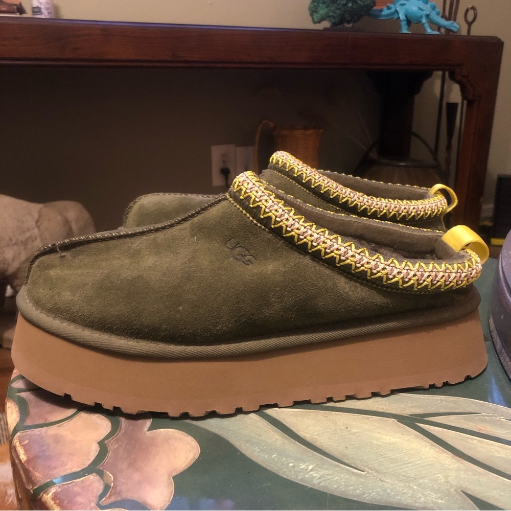 PRICE FIRM Ugg Green Tazz size 8 Slipper